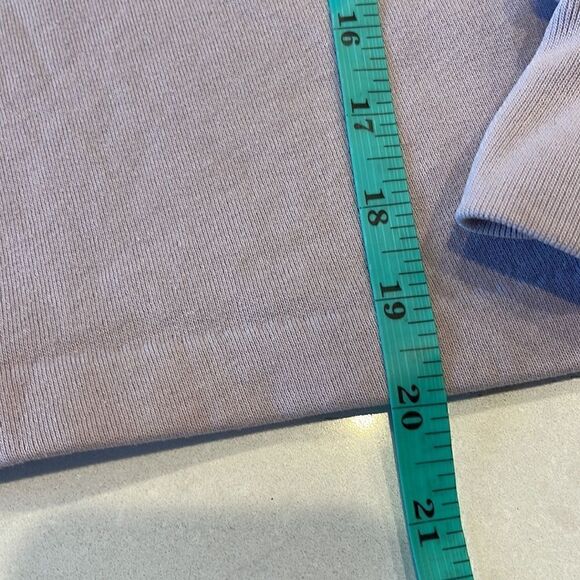 Abercrombie & Fitch soft collection women’s size med, lavender crop sweatshirt. - Picture 3 of 6